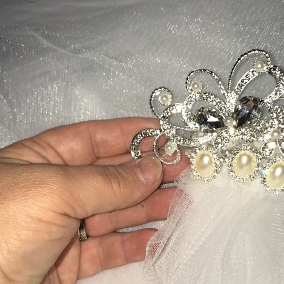 New beautiful rhinestone comb cathedral veil - Picture 4 of 8